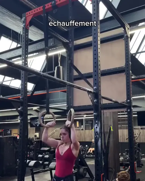 Avril aux anneaux, dips lestés, avec son texte : échauffement.
