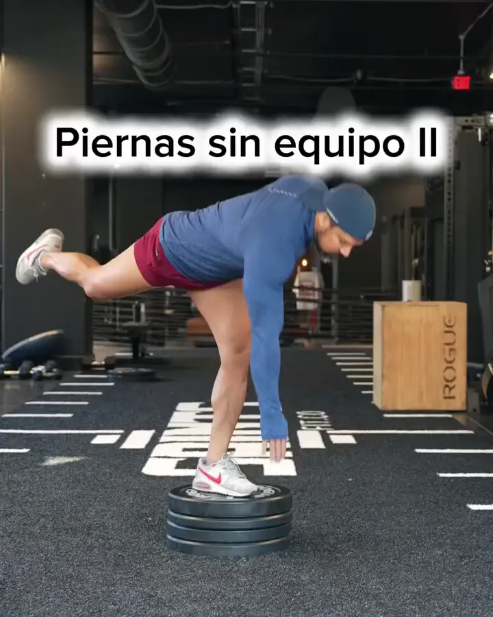 Daniel en el gym, su carrusel Piernas sin equipo II.