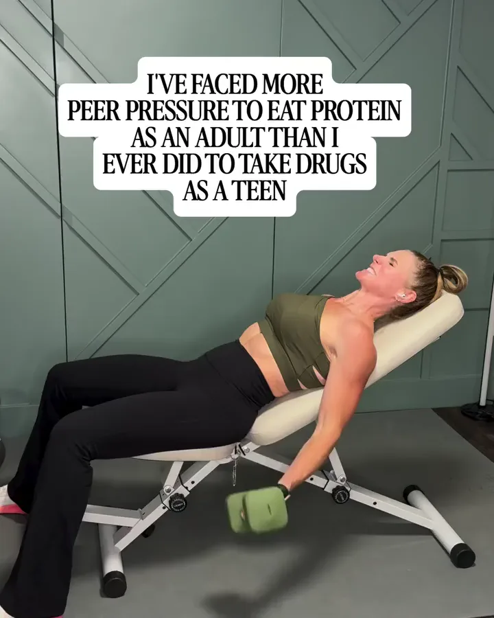Fiona’s reel on protein, incline dumbbell curls in her home gym.