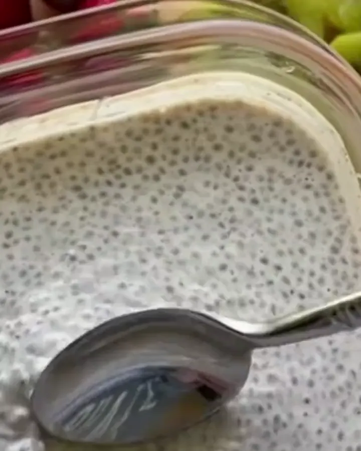 Su vaso de chía, recién hecho.
